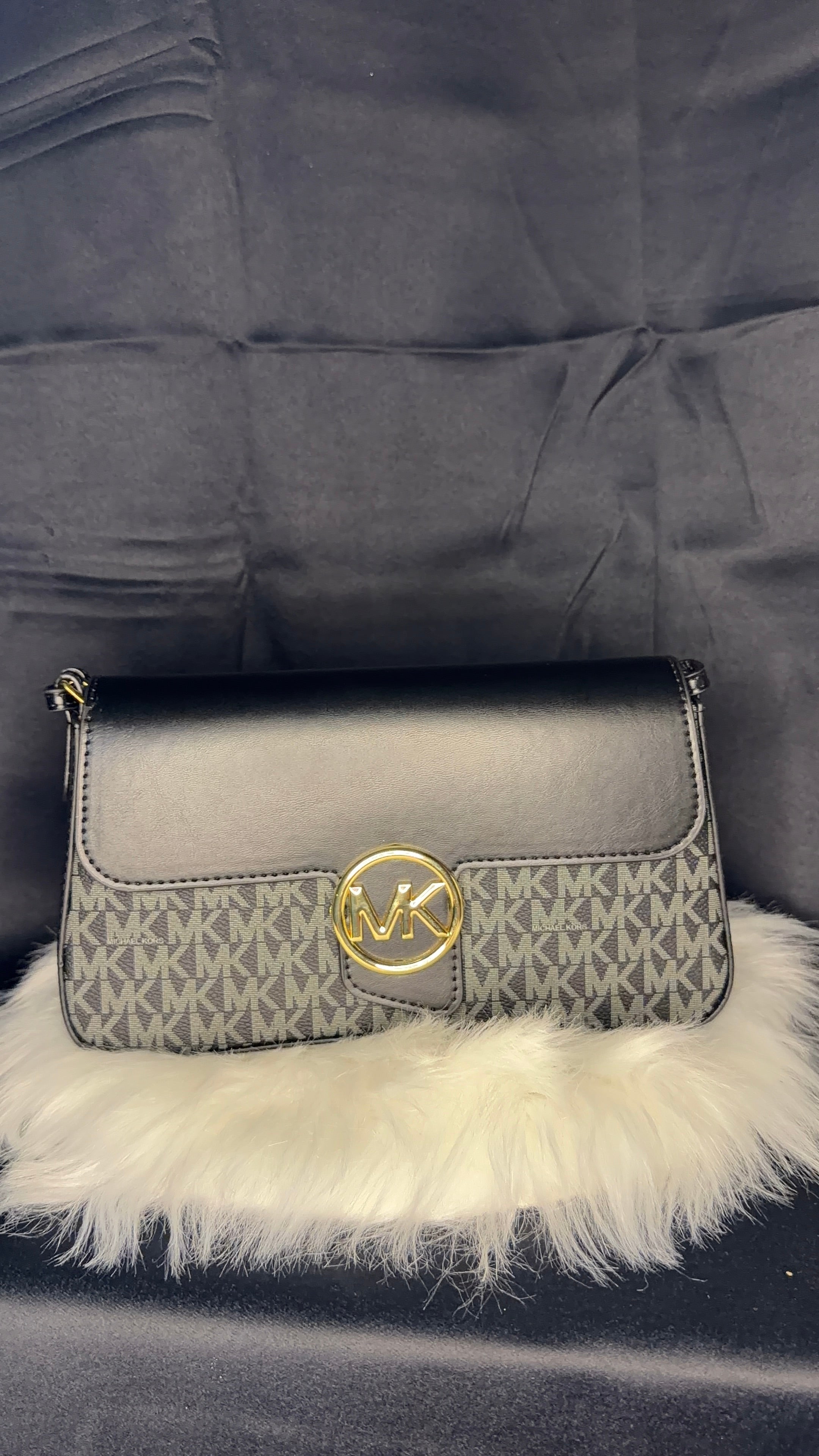 Michael Kors Greenwich Shoulder Bag - Black